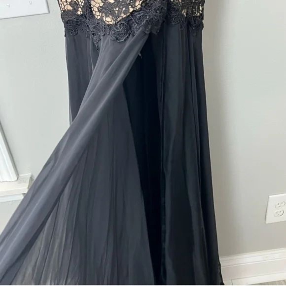 Mac Duggal Famous Celebrity Dress